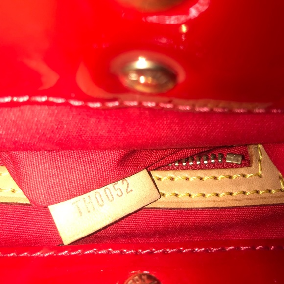 COPY - CERTIFIED AUTHENTIC LV Vernis Reade MM Tote - Picture 5 of 8